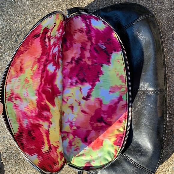 EUC Black Nine West Fold over, expanding clutch - Picture 7 of 8